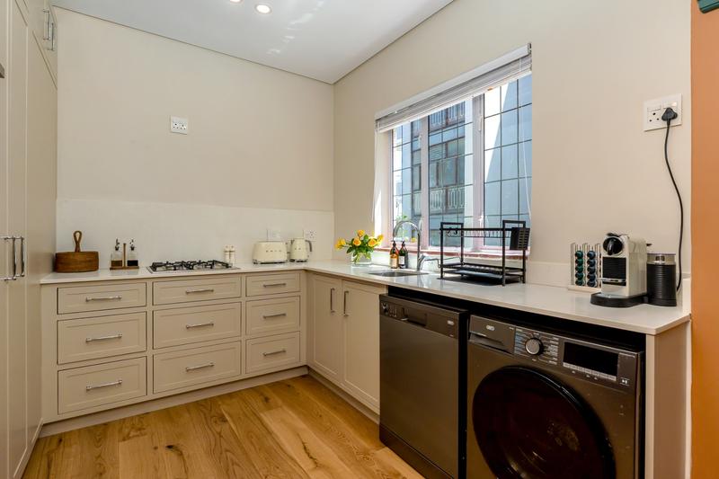 2 Bedroom Property for Sale in Sea Point Western Cape